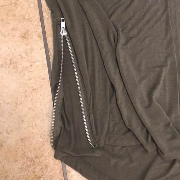 Top - Picture 2 of 2